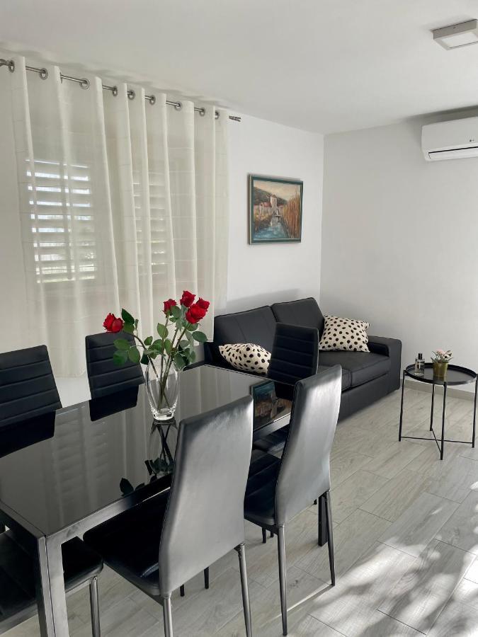 Apartment Paulina Трогір Екстер'єр фото
