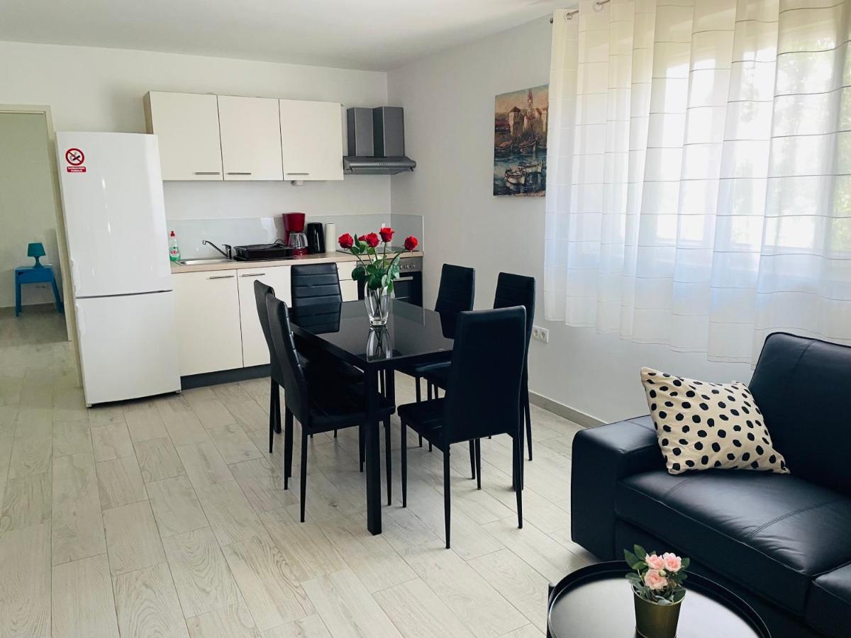 Apartment Paulina Трогір Екстер'єр фото