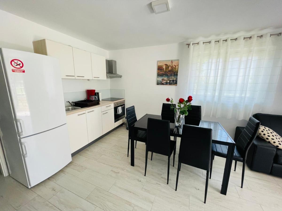 Apartment Paulina Трогір Екстер'єр фото