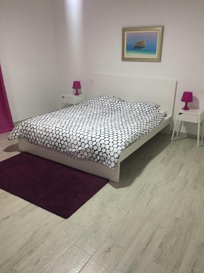 Apartment Paulina Трогір Екстер'єр фото